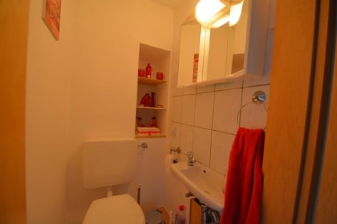 Einseitig angebautes Wohnhaus mit Scheune und Garage