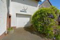Einseitig angebautes Wohnhaus mit Scheune und Garage