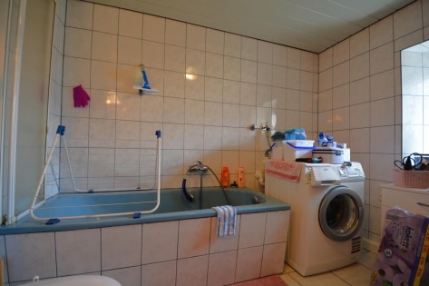Einseitig angebautes Wohnhaus mit Scheune und Garage