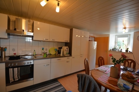 Einseitig angebautes Wohnhaus mit Scheune und Garage