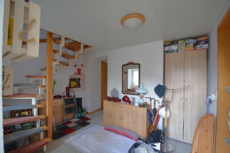 Einseitig angebautes Wohnhaus mit Scheune und Garage