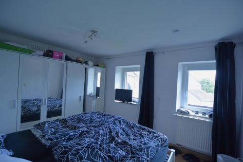 Einseitig angebautes Wohnhaus mit Scheune und Garage
