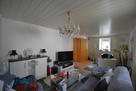 Einseitig angebautes Wohnhaus mit Scheune und Garage
