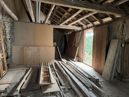 Entkerntes Wohnhaus mit Innenhof und Nebengeb�uden in M�nstermaifeld!