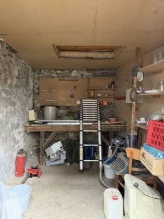 Entkerntes Wohnhaus mit Innenhof und Nebengeb�uden in M�nstermaifeld!