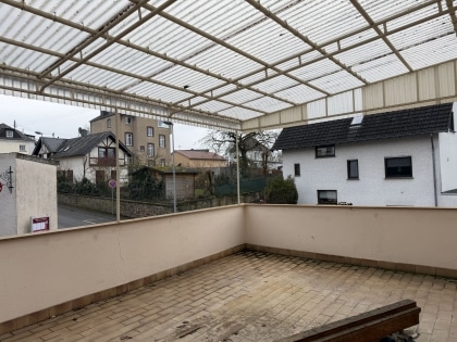 Entkerntes Wohnhaus mit Innenhof und Nebengeb�uden in M�nstermaifeld!