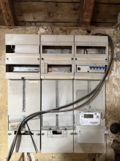 Entkerntes Wohnhaus mit Innenhof und Nebengeb�uden in M�nstermaifeld!