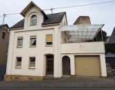 Entkerntes Wohnhaus mit Innenhof und Nebengeb�uden in M�nstermaifeld!