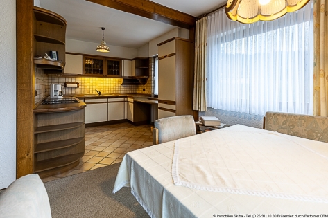 Erh�hte Lage: Gepflegtes Wohnhaus mit Aussicht und zwei Garagen