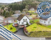 Erh�hte Lage: Gepflegtes Wohnhaus mit Aussicht und zwei Garagen