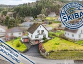 Erh�hte Lage: Gepflegtes Wohnhaus mit Aussicht und zwei Garagen