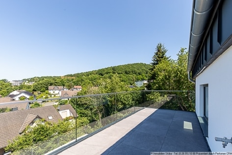 Erstbezug: Moderne Neubau-Erdgeschoss-Eigentumswohnung mit 2 Garagen in Daun-Ptzborn