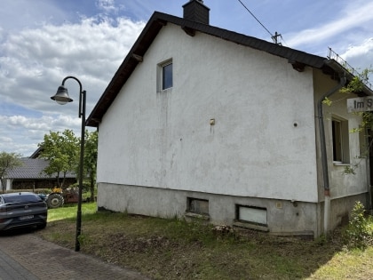 Erwecken Sie dieses sanierungsbed�rftige Einfamilienwohnhaus in der Gemarkung Ditscheid aus seinem Dornr�schenschlaf!