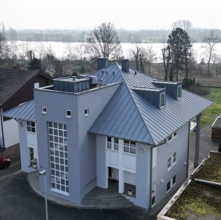 Exklusive Lage direkt am Rhein mit unverbaubarem Blick -  Mehrparteienhaus mit Aufzug in Engers