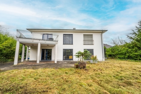 Exklusive und gro�z�gige Stadtvilla mit sonnigem Grundst�ck und Doppelgarage in Rheinbrohl!