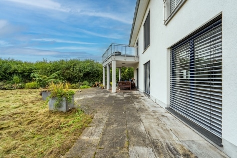 Exklusive und gro�z�gige Stadtvilla mit sonnigem Grundst�ck und Doppelgarage in Rheinbrohl!