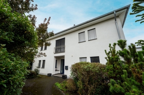 Exklusive und gro�z�gige Stadtvilla mit sonnigem Grundst�ck und Doppelgarage in Rheinbrohl!