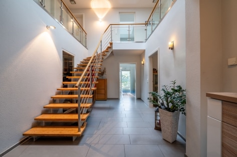 Exklusive und gro�z�gige Stadtvilla mit sonnigem Grundst�ck und Doppelgarage in Rheinbrohl!