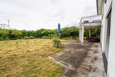 Exklusive und gro�z�gige Stadtvilla mit sonnigem Grundst�ck und Doppelgarage in Rheinbrohl!