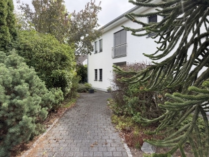 Exklusive und gro�z�gige Stadtvilla mit sonnigem Grundst�ck und Doppelgarage in Rheinbrohl!