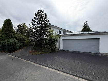 Exklusive und gro�z�gige Stadtvilla mit sonnigem Grundst�ck und Doppelgarage in Rheinbrohl!