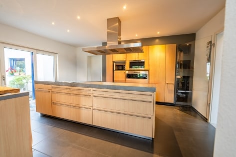 Exklusive und gro�z�gige Stadtvilla mit sonnigem Grundst�ck und Doppelgarage in Rheinbrohl!