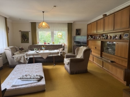 Fachwerkhaus mit Garage und Garten in Schalkenbach