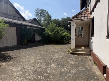 Fachwerkhaus mit Garage und Garten in Schalkenbach