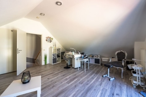 Familienfreundliche Doppelhaush�lfte mit ausgebautem Dachgeschoss, Garten & Carport