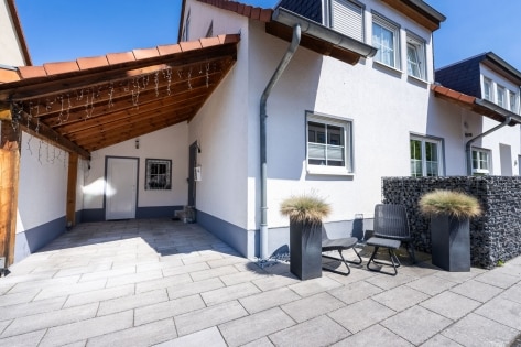 Familienfreundliche Doppelhaush�lfte mit ausgebautem Dachgeschoss, Garten & Carport