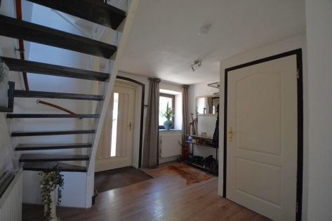 Freistehendes Einfamilienhaus mit Terrasse, Garten, Garage und Aussicht