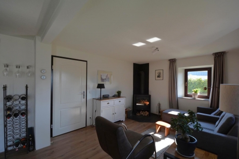 Freistehendes Einfamilienhaus mit Terrasse, Garten, Garage und Aussicht