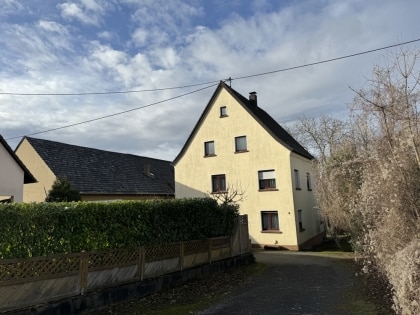 Freistehendes Einfamilienhaus mit gerumiger Scheune und groem Grundstck in Dattenberg