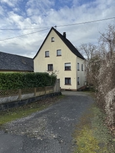 Freistehendes Einfamilienhaus mit gerumiger Scheune und groem Grundstck in Dattenberg