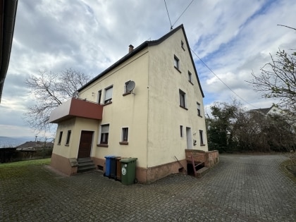 Freistehendes Einfamilienhaus mit gerumiger Scheune und groem Grundstck in Dattenberg