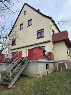 Freistehendes Einfamilienhaus mit gerumiger Scheune und groem Grundstck in Dattenberg