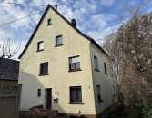 Freistehendes Einfamilienhaus mit gerumiger Scheune und groem Grundstck in Dattenberg