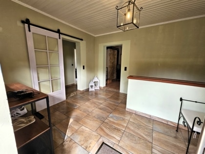 Freistehendes Zweifamilienhaus und Garage in ruhiger Lage