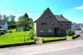 Freistehendes, gerumiges Haus mit 2 Wohneinheiten, 3 Garagen, berdachter Terrasse und Garten