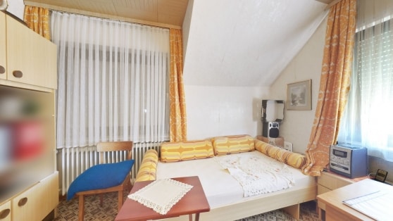 Gepflegtes Einfamilienwohnhaus mit Anbau (Hobbyraum und PKW-Garage) in Langenfeld