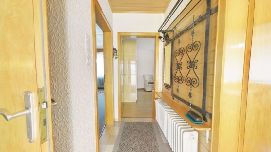 Gepflegtes Einfamilienwohnhaus mit Anbau (Hobbyraum und PKW-Garage) in Langenfeld