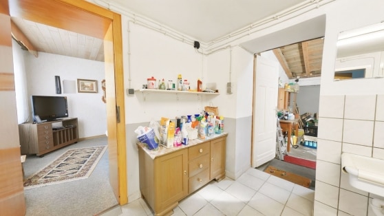 Gepflegtes Einfamilienwohnhaus mit Anbau (Hobbyraum und PKW-Garage) in Langenfeld