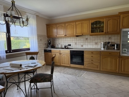 Gepflegtes Einfamilienwohnhaus mit ELW in toller Aussichtslage der Eifelgemeinde Gillenfeld