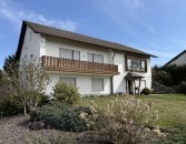 Gepflegtes Einfamilienwohnhaus mit ELW in toller Aussichtslage der Eifelgemeinde Gillenfeld