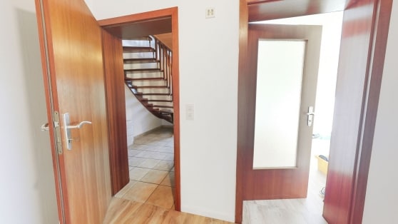 Gepflegtes Einfamilienwohnhaus mit Einliegerwohnung in Randlage