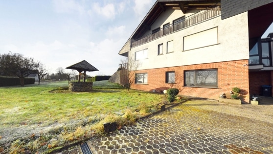 Gepflegtes Einfamilienwohnhaus mit Einliegerwohnung in Randlage