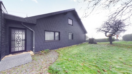 Gepflegtes Einfamilienwohnhaus mit Einliegerwohnung in Randlage