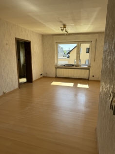 Gepflegtes Einfamilienwohnhaus mit einem angrenzenden Altbau in ruhiger Wohnlage