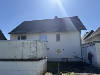 Gepflegtes Einfamilienwohnhaus mit einem angrenzenden Altbau in ruhiger Wohnlage
