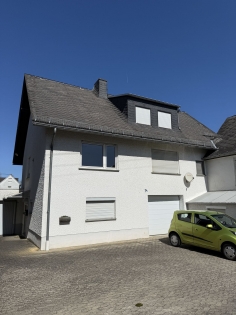 Gepflegtes Einfamilienwohnhaus mit einem angrenzenden Altbau in ruhiger Wohnlage